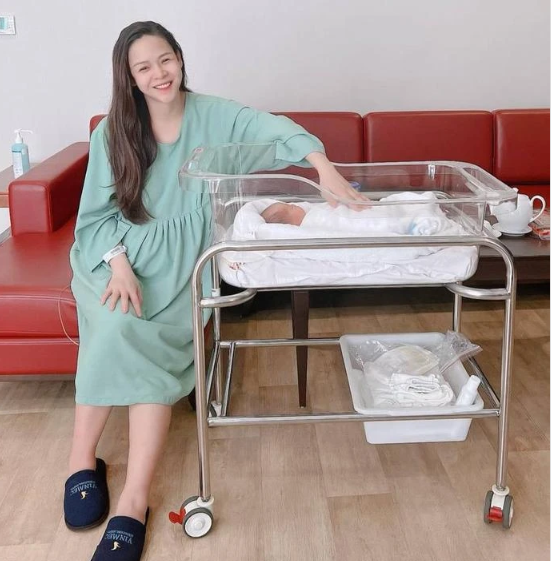 Một nữ diễn viên Vbiz nổi tiếng thành công hạ sinh lần thứ hai, dàn sao Việt đồng loạt chúc mừng - Ảnh 2